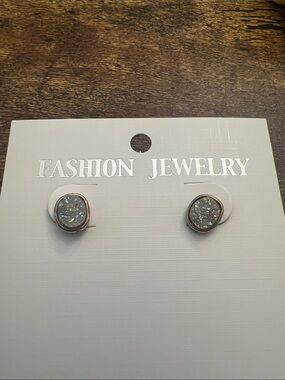 Fashion Jewelry Opal-Look Druzy Stud Earrings - Iridescent White